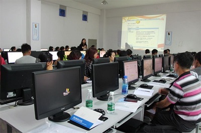 石棉县2015年度新型职业农民（电子商务）培训班 开启电子产品技术开发与销售新篇章